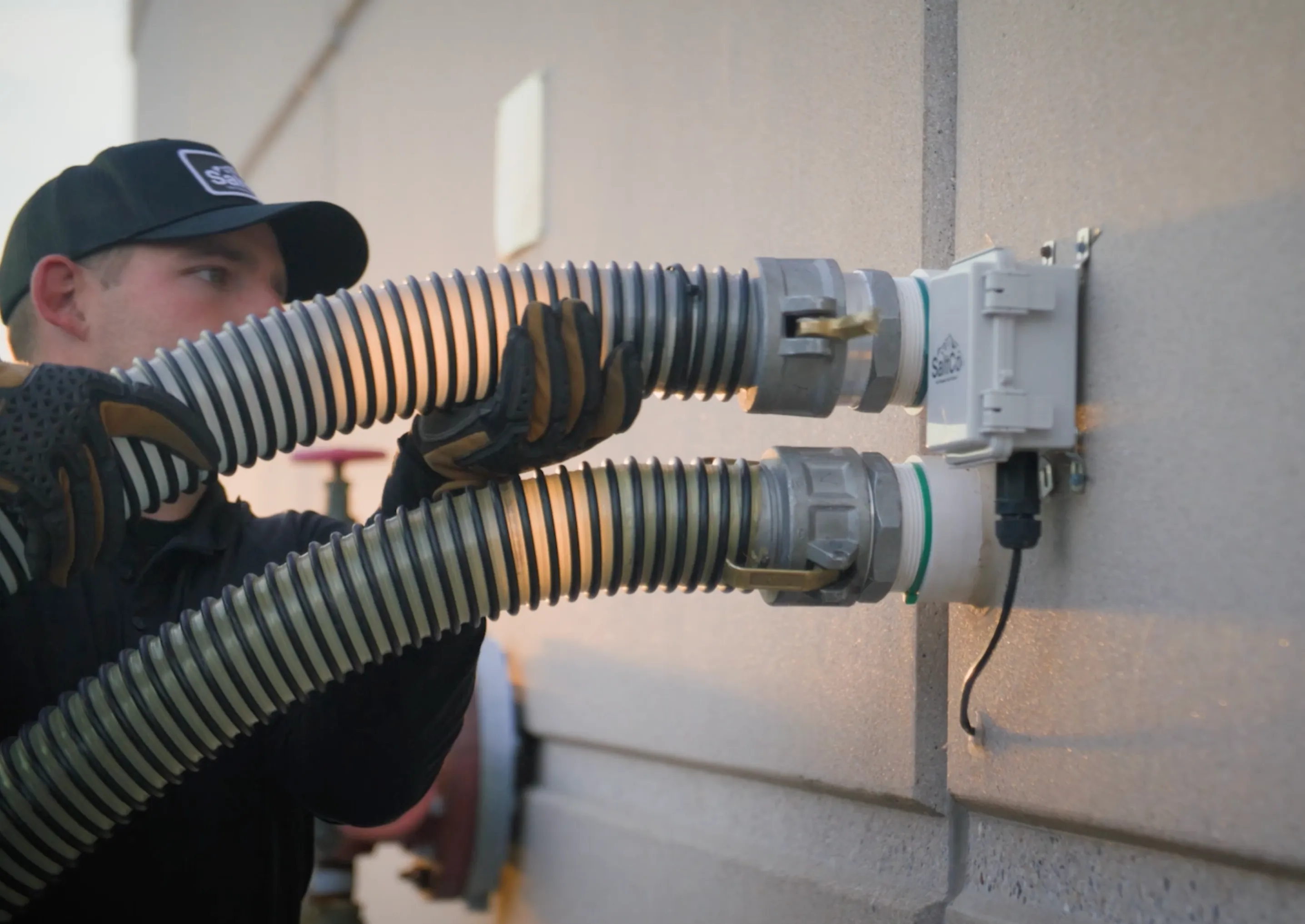 Dust-free external bulk salt delivery